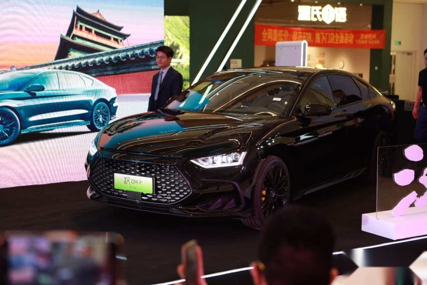 比亚迪汉DM-i冠军版和汉DM-p战神版，零百3.7秒，18.98万起