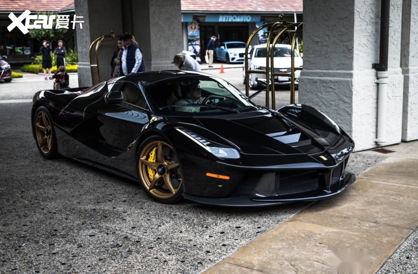 法拉利laferrari海外实车街拍 大气的运动感