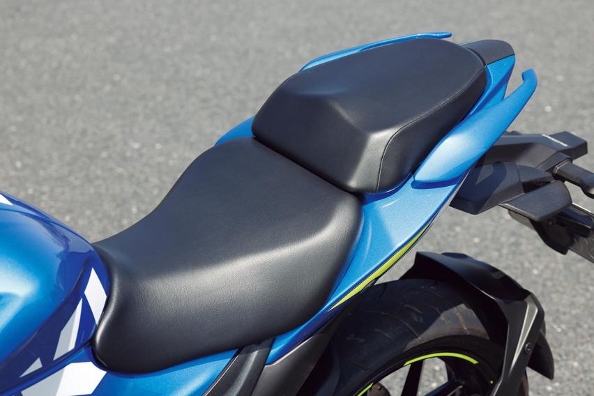 铃木Gixxer SF250街跑摩托，最大26马力，车身更轻操控更好