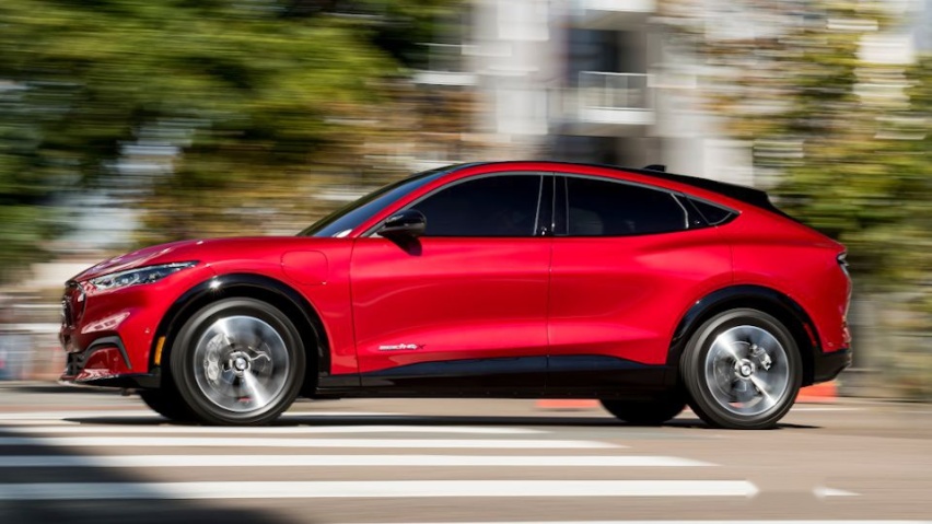 Mustang Mach-E全球试驾，福特“电马”够不够劲？