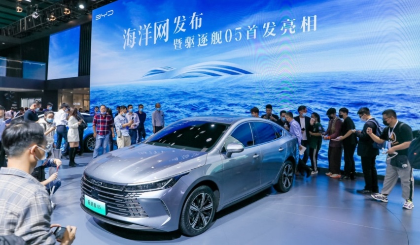 定位B级轿跑，或22万起售，比亚迪海豹要硬钢Model 3？