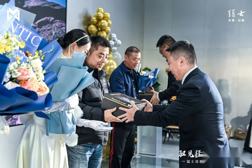 驭见猛士 无畏征服，猛士成都体验中心盛大开业