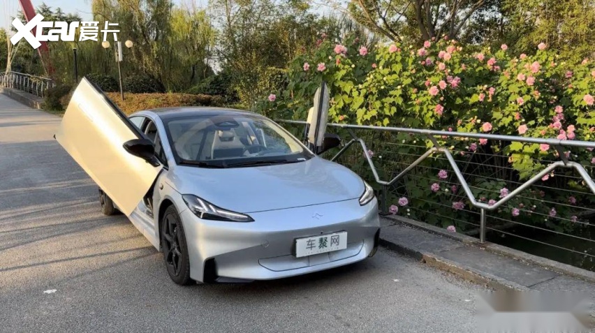 昊铂GT：卷出不一样！不到22万就能买剪刀门电动跑车？