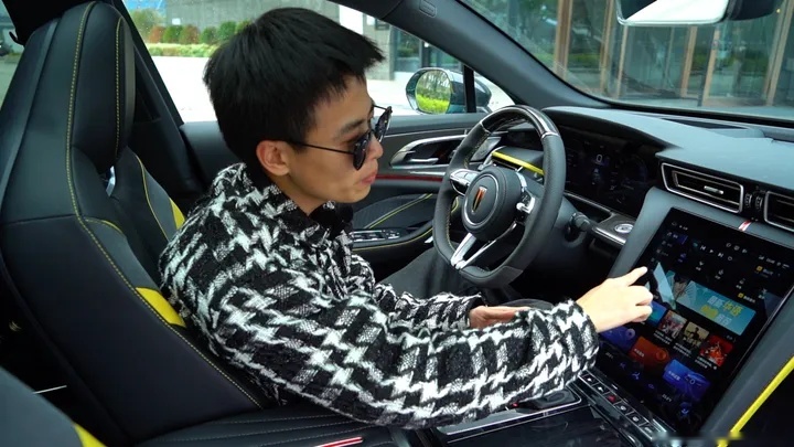 试驾官丨评测最年轻的“红旗车”，H6如何拿捏年轻人？