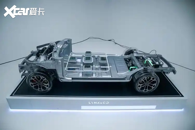 领克900，“撞”出了家用多座SUV的另一番天地