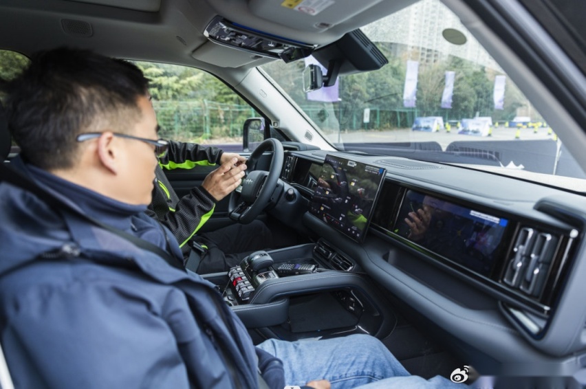 方程豹汽车豹5：超级混动硬派SUV，DMO超级混动越野平台实力展现
