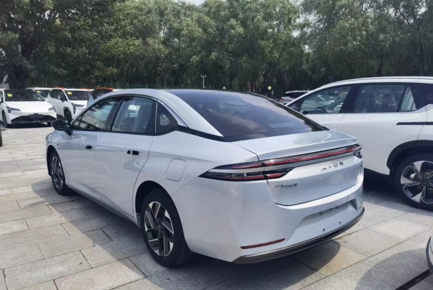 都出自大厂，15万买纯电绕不开的4款国产车，最后一款买的人特多