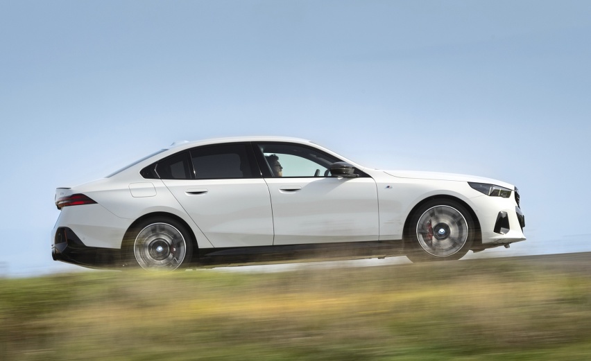 自行卓越：BMW i5 M60 xDrive