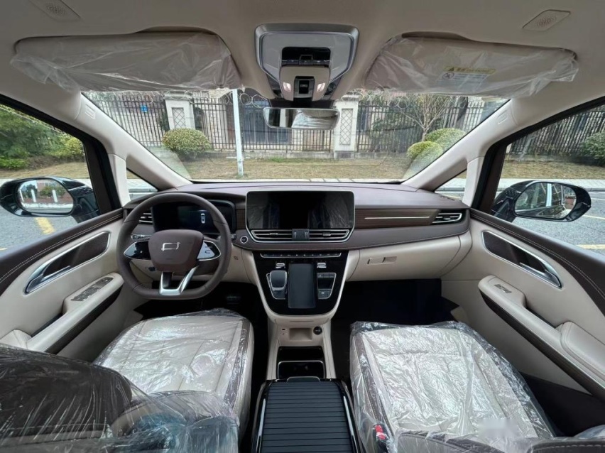 平价版红旗H9？奔腾M9实车亮相 定位中大型MPV