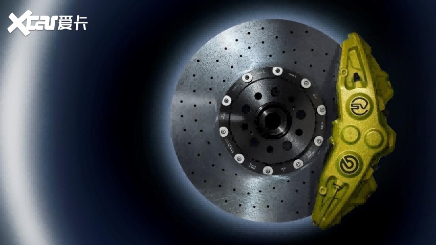 全新揽胜运动版sv专属的brembo octyma 8活塞前卡钳是揽胜车型有史