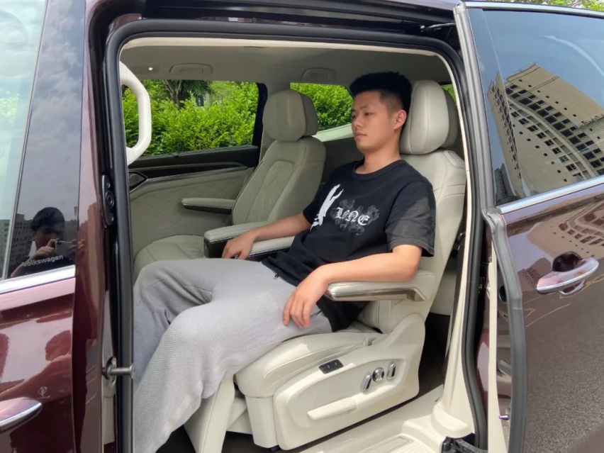 抢先试驾大众威然，花不到埃尔法一半的钱，享受双倍GL8的豪华