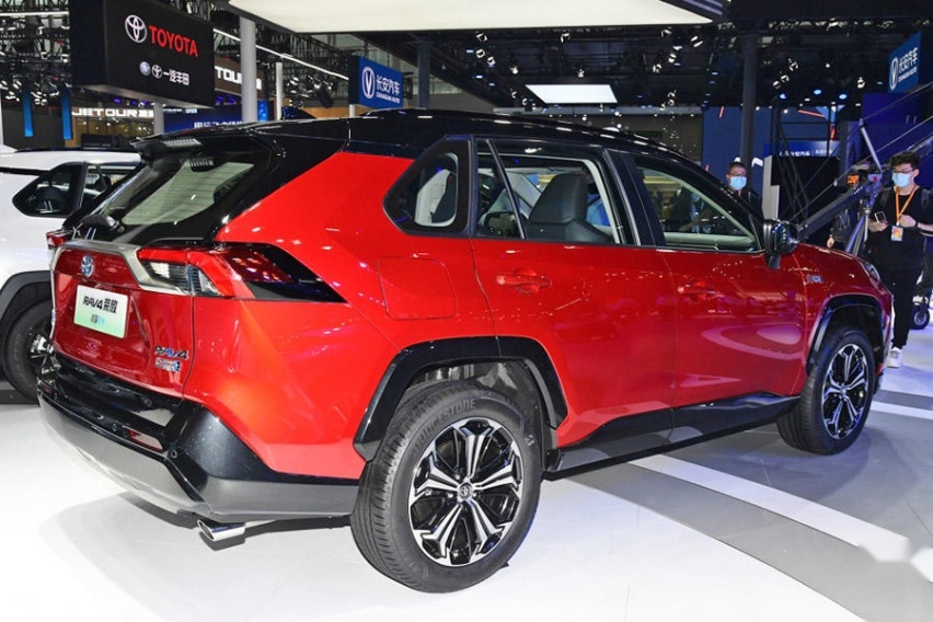 丰田RAV4荣放插电混动售24.88万起，三款车型哪款最值？