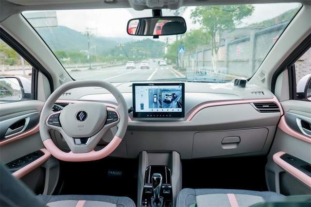 为中国年轻家庭而生 易至EV3青春版灵动上市售价5.28万起