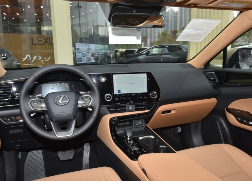 点评2024款雷克萨斯NX：复古潮流指车辆设计风格而非驱动技术