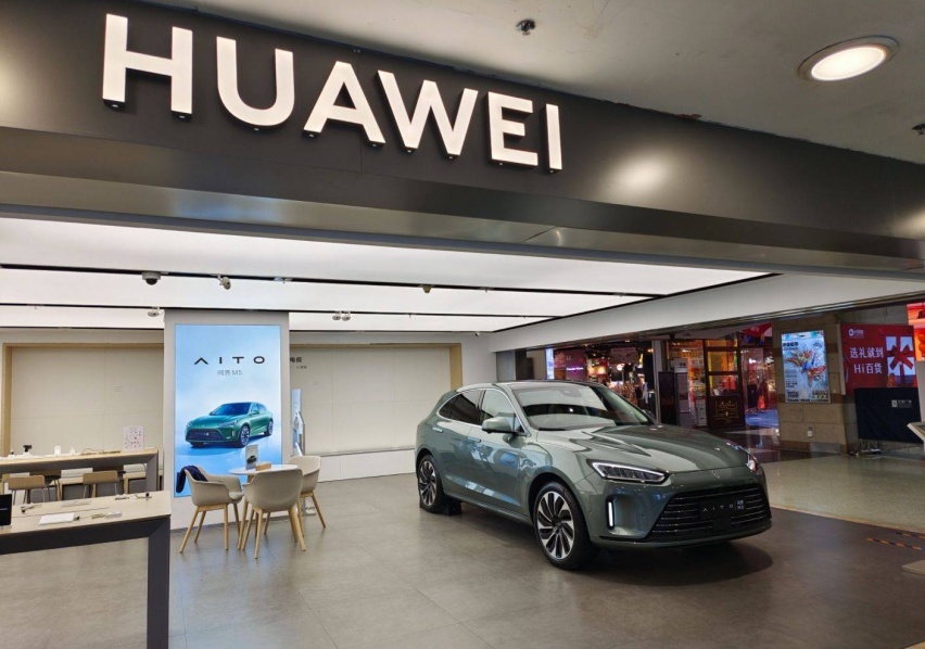 华为智选车再添新品类，智界S7瞄准纯电轿车市场，搞快点！