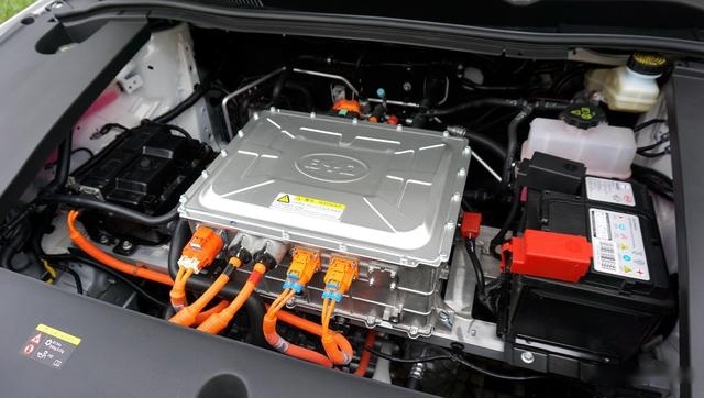 充电90分钟续航421km！抢先静态体验比亚迪全新秦EV