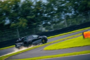 路特斯 Eletre R+问鼎浙赛SUV及纯电车型圈速榜