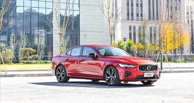 20多万选BBA是为了车标？买这3款豪车，才是真懂车