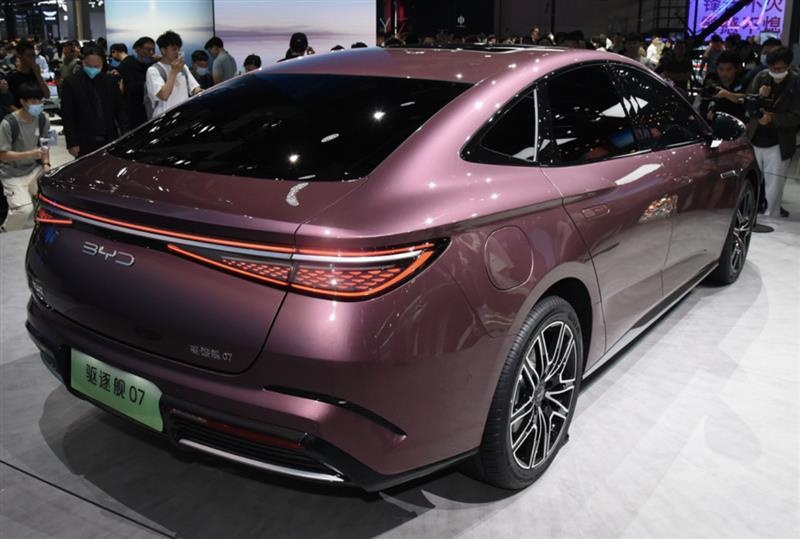 2023上海车展丨三款比亚迪新车引发围观