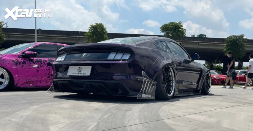 受父亲影响打造宽体福特Mustang，底盘灯让我成为