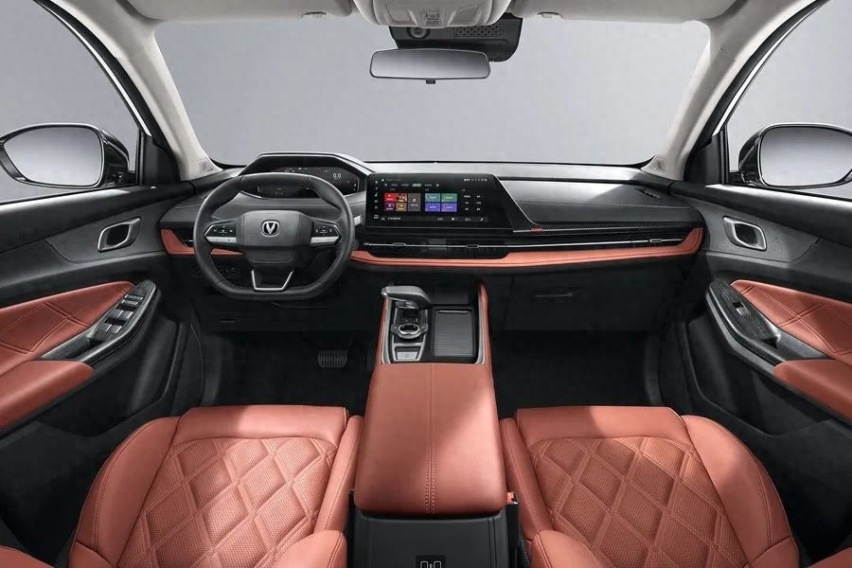 【e汽车】长安第三代CS55 PLUS上市，售9.99万-11.39万