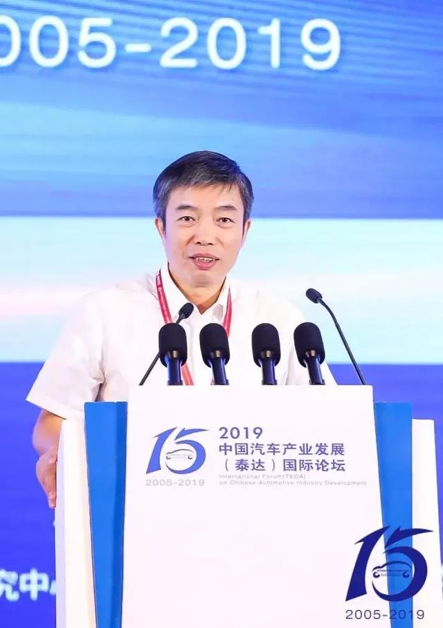 氢燃料or纯电动，新能源汽车发展的十字路口，谁才是主流？