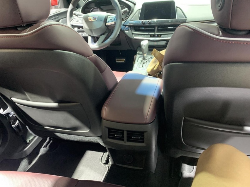 同级唯一豪华后驱车，凯迪拉克CT4毛病不少，到底能买吗？