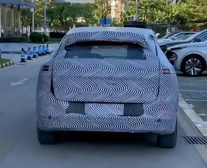 小鹏SUV谍照曝光！缩小版G9，对标Model Y，预计明年上半年发布