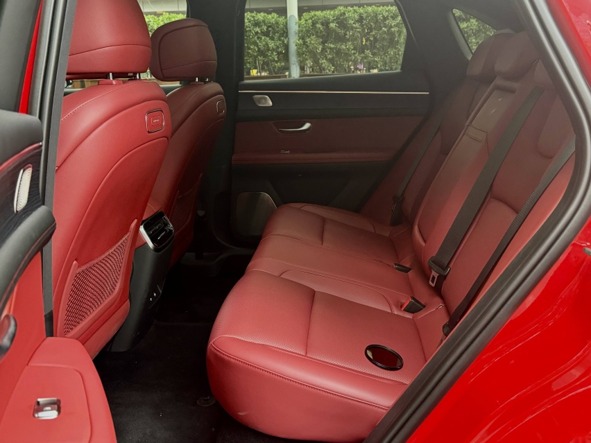 问界新M5月销量过万的猜想：一边斗理想L6、一边战Model Y