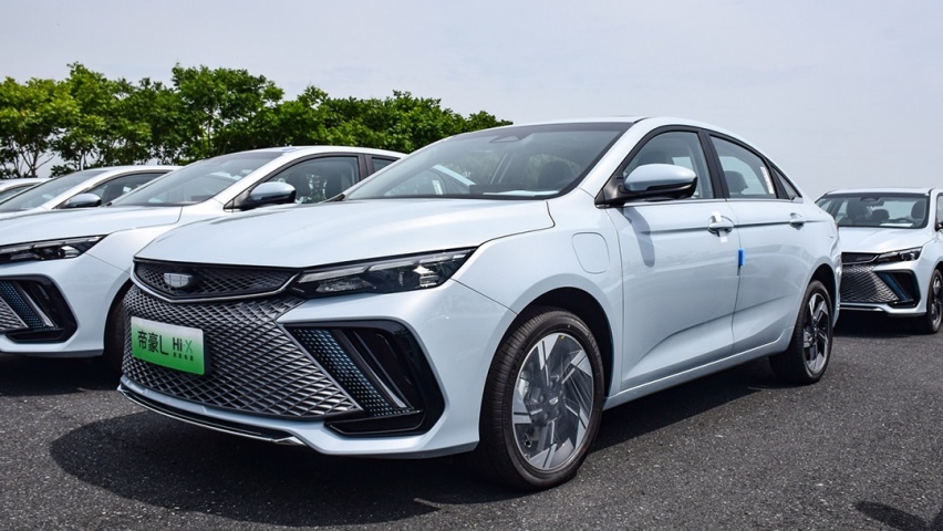 一箱油绕广州22圈！这吉利轿车12.98万起 3.1L油耗还开得爽？