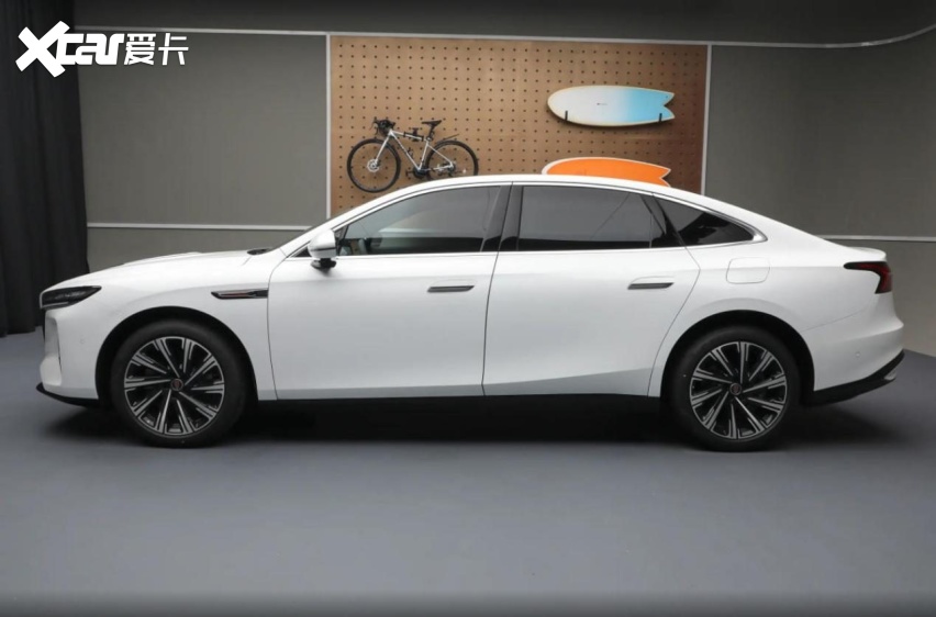 纵置后驱改插混前驱,2026款红旗H7对比2021款,贵了1.2万