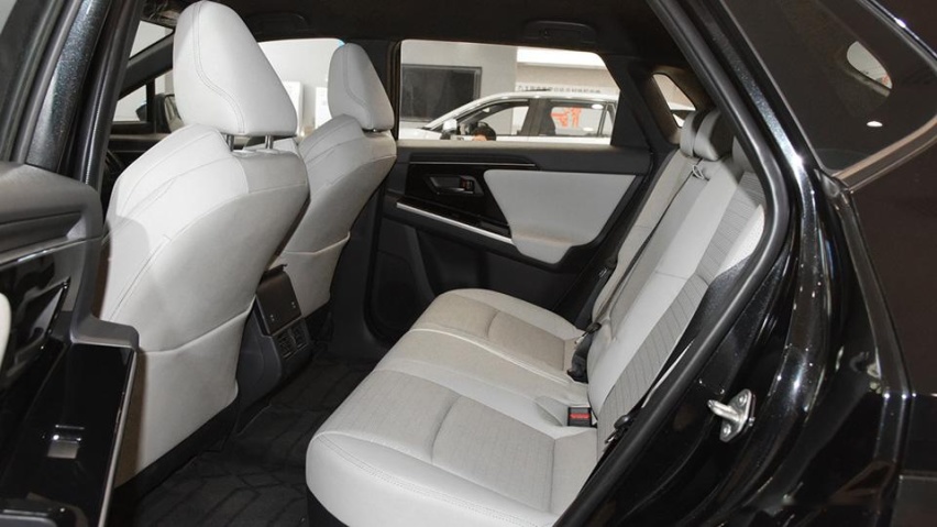 17万元就能买纯电中型SUV，丰田bZ4X官降后每年养车省4百