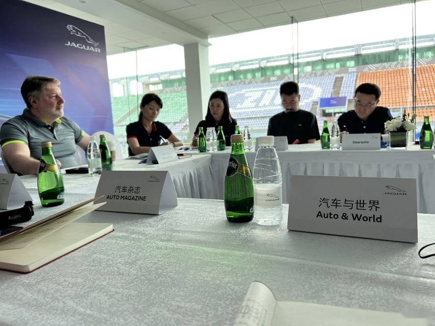 捷豹XFL上市当天，珠海赛道挑战捷豹英仕赛