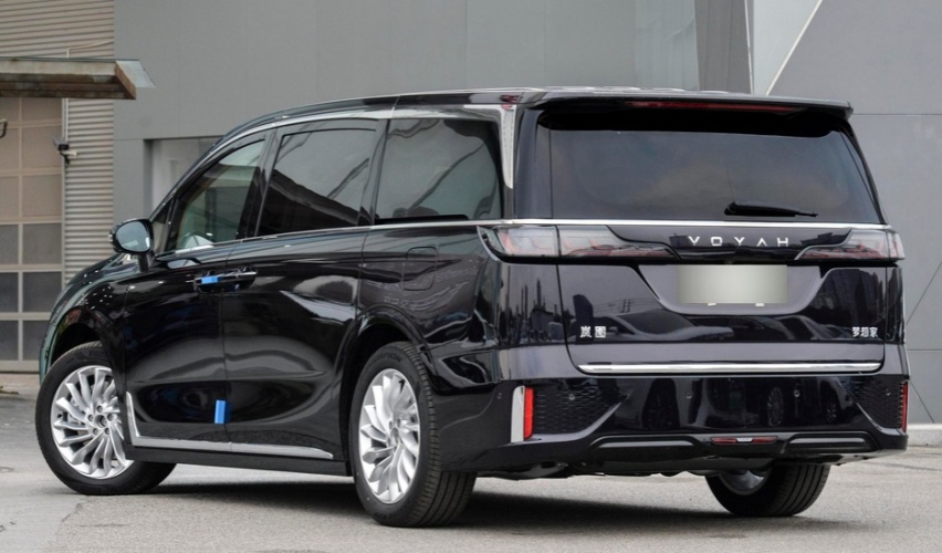 静态体验新款岚图梦想家PHEV，它实力还不错，但价格你能接受吗