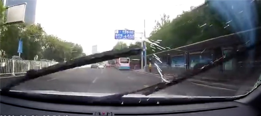 疯狂别车+恶意刹停，还往后车泼咖啡！跪求罚到他破产