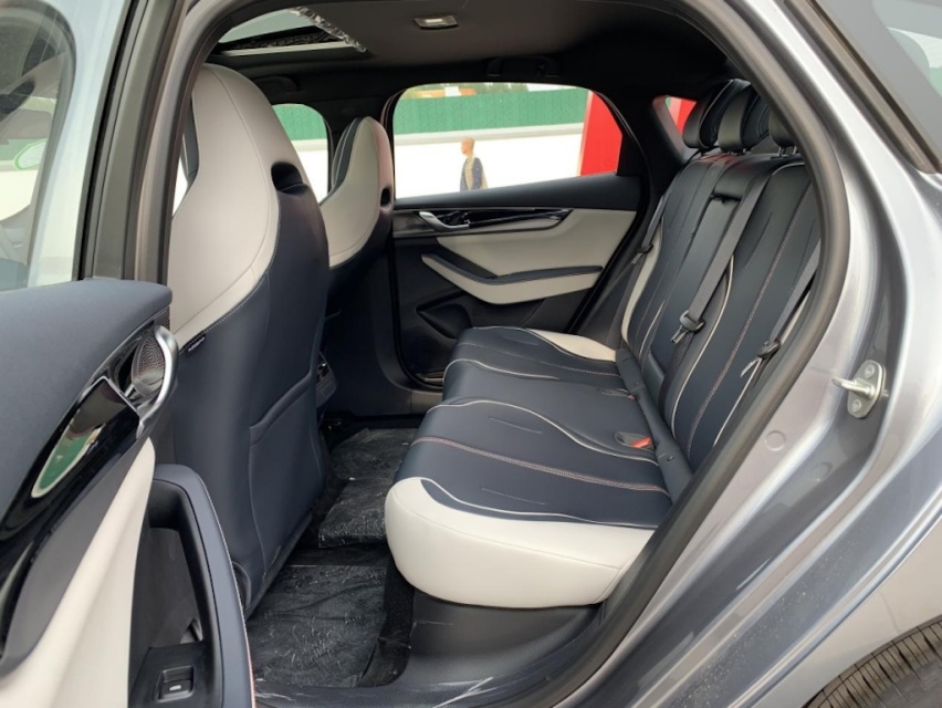 、百公里亏电油耗低至3.8L，主打的就是“省”！1380.png
