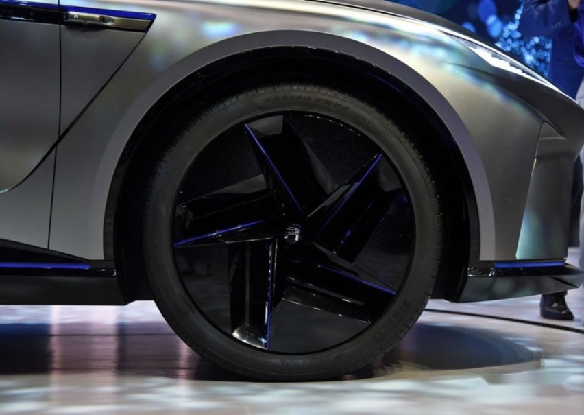 成都车展热门车型之九—R汽车ES33，纯电动中大型SUV
