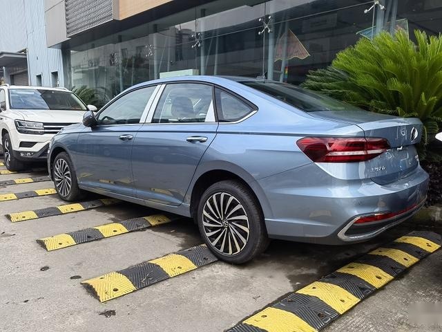 探店上汽大众：不涨价，凌渡L卖白色，新朗逸暂搁店外