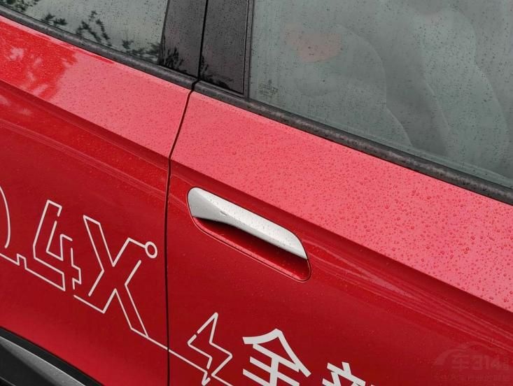 试驾大众ID.4 X 我觉得它绝不是随大流的胭脂俗粉