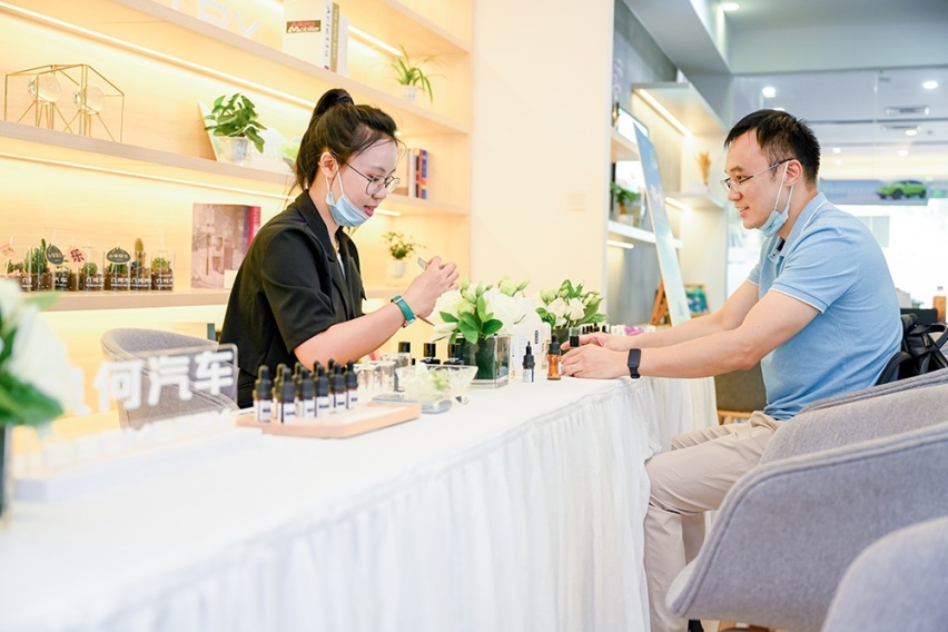 广州铭智几何用户体验中心开业  几何E青春上市