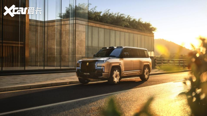 128 万的仰望 U8L 鼎世版 能成全尺寸行政豪华 SUV 新标杆吗