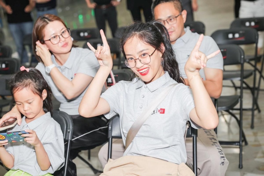 终于盼来了！华为加持 极狐阿尔法S全新HI版正式交付