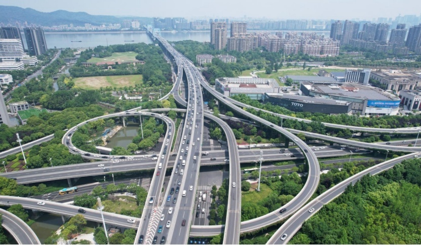 全新一代奔驰GLC发布;保时捷Macan EV内饰谍照曝光