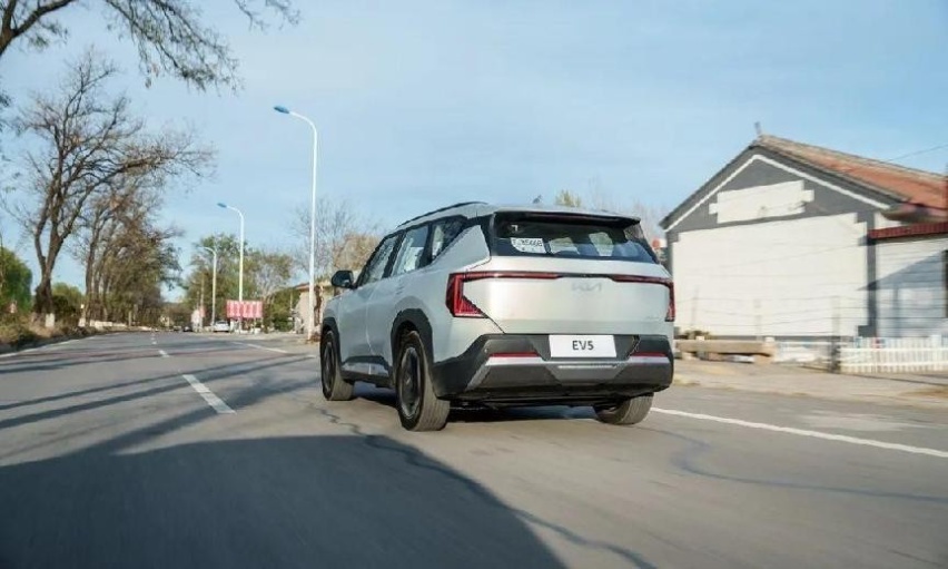 试驾起亚EV5：720km的续航是优势，开起来怎样？