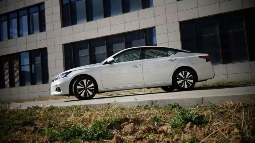 号称“最速B级车”的天籁，为什么要试2.0L智行版？
