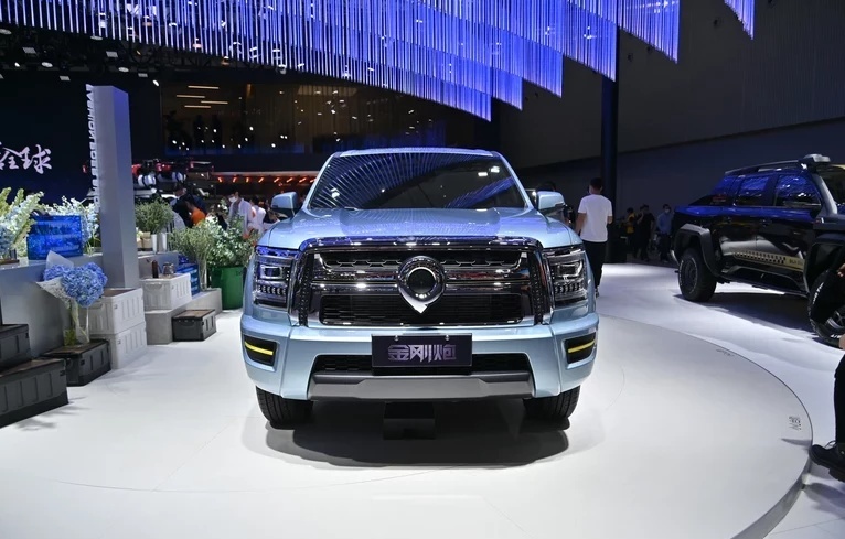 十万不到买自主版“F-150”，长城金刚炮上市，2.0T柴油/汽油动力