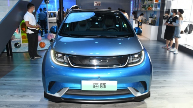比亚迪海豚凭啥月销破2万？养车3毛/公里，是不是同价位最省钱