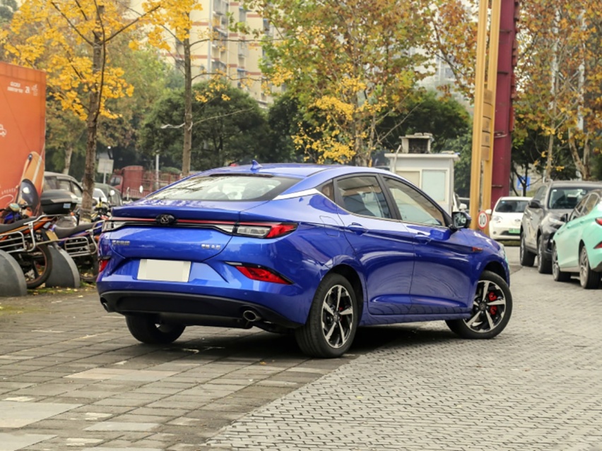 【帮你选车】10万就能落地的紧凑型车 思皓A5怎么买划算？