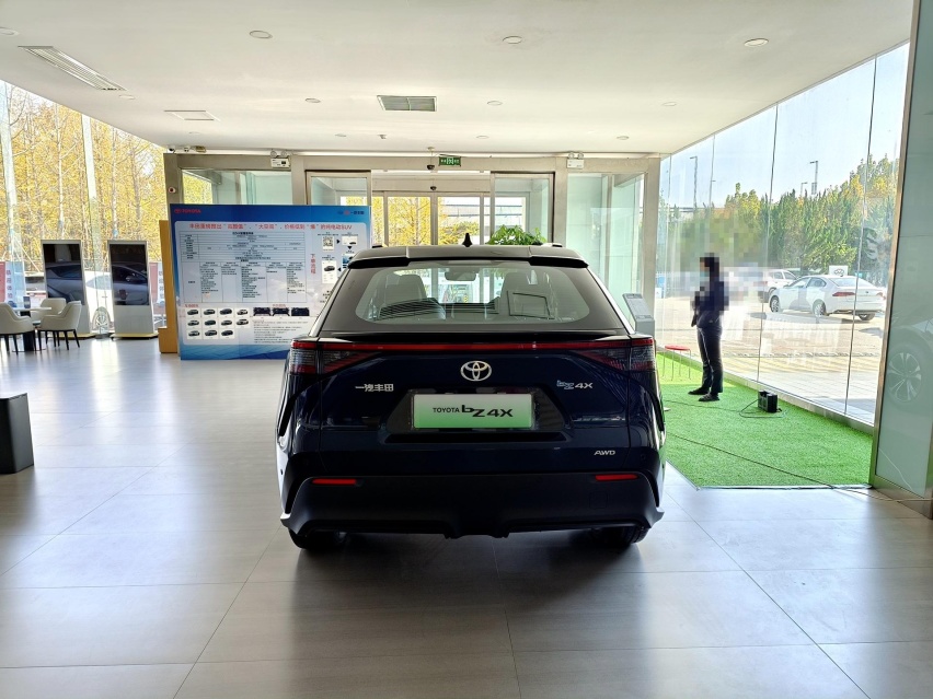 中型纯电动SUV 实拍一汽丰田bZ4X 它值得买吗？