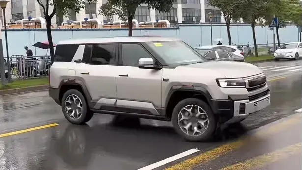 【E汽车】方程豹汽车豹8实车曝光